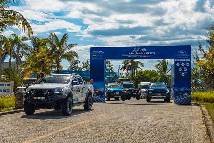 Hang tram xe Ford Ranger co mat tai Le hoi ban tai Viet Nam 2023