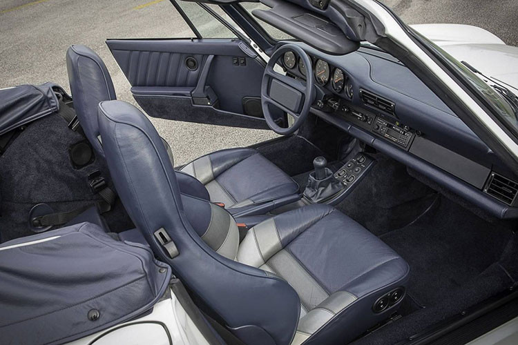 Dù ngoại hình thay đổi hoàn toàn, động cơ vẫn được giữ nguyên: khối máy 2.8L bi-turbo, sản sinh công suất lên tới 450 mã lực – tương đương với bản nguyên gốc của Porsche 959. Mặc dù là một sản phẩm "tái sinh", chiếc xe chỉ mới lăn bánh hơn 8.100 km đã trở thành một món đồ sưu tầm giá trị cao với tình trạng gần như mới. 