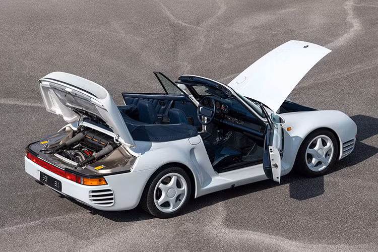 Điều này lý giải vì sao khi được đưa lên sàn đấu giá, chiếc Porsche 959 Speedster được định giá khởi điểm lên tới 999.999 Euro – tương đương gần 1 triệu Euro, một con số không nhỏ ngay cả với giới sưu tầm xe cổ. Không chỉ là một phương tiện di chuyển, Porsche 959 Speedster phiên bản đặc biệt này còn là một tuyên ngôn nghệ thuật.