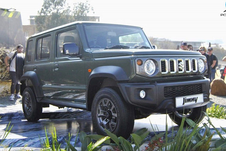 Hiện chưa có thông tin về trang bị của Suzuki Jimny 5 cửa dành cho thị trường Philippines. Xe ở thị trường Ấn Độ có trang bị khá cơ bản. Trong khi đó, Suzuki Jimny 5 cửa ở thị trường Úc sở hữu nhiều trang bị an toàn hiện đại hơn.