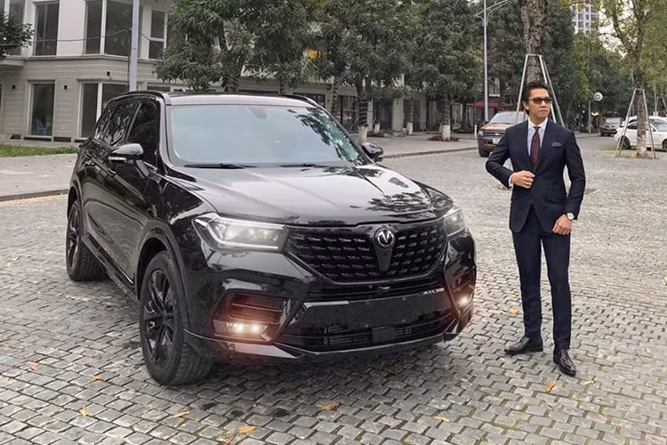 Giá xe Brilliance V7 mới là 738 triệu đồng tại Việt Nam, nó được cho là sẽ mang đến cho người mua tận hưởng được nhiều công nghệ tiện nghi và hỗ trợ lái hiện đại như xe sang. Tuy nhiên, khi mang trên mình thương hiệu Trung Quốc và chưa được kiểm chứng lăn bánh lâu dài, Brilliance vẫn sẽ khó có doanh số tốt trên thị trường ôtô Việt.