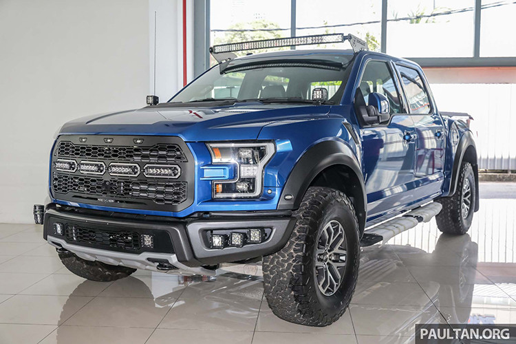Cụ thể, mẫu xe bán tải Ford F-150 Raptor mới sẽ được lắp ráp tại Kedah, Malaysia và mỗi chiếc xe đều phải trải qua quá trình chuyển đổi tay lái bởi bộ phận bespoke từ hãng Clive Sutton (một hãng độ đến từ Anh Quốc).