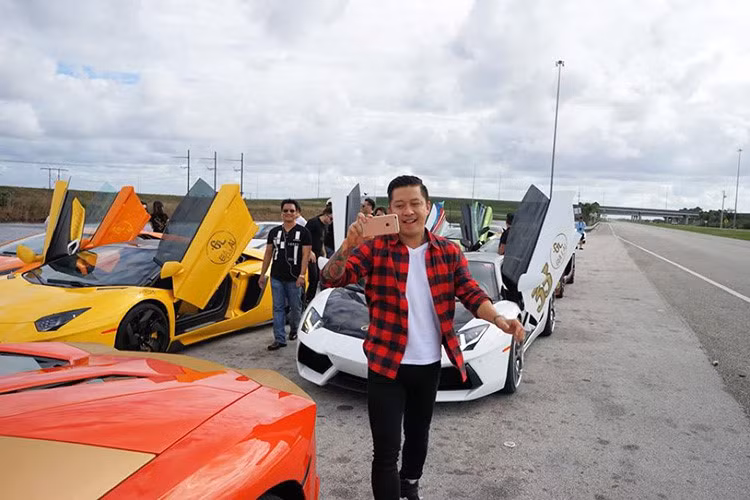 “Ngẫm thấy: Giấc mơ hay bất cứ việc gì khó đều có thể thực hiện được nếu ta có đủ các yếu tố: thiên thời – địa lợi – nhân hòa. Cảm ơn anh Tyler Ngo. Long Tran và a e Gia Lai đã vẽ cho mình giấc mơ để mình có động lực biến nó thành sự thật.” Tuấn Hưng chia sẻ.