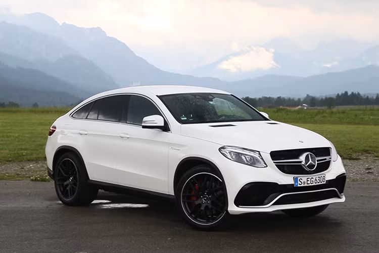 Mercedes-AMG GLE63 S cũng là một trong những con quái thú của hãng Mercedes-AMG. Xe sở hữu khối động cơ tương tự như mẫu AMG G63 , phiên bản "S" cho sản sinh công suất 577 mã lực, còn phiên bản thông thường có sức mạnh 550 mã lực.