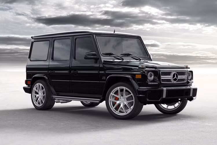 Nếu không tính dòng đặc biệt Maybach, thì G65 AMG là mẫu xe có giá cao thứ 3 hiện tại của Mercedes-Benz sau S65 AMG sedan. Nếu để chỉ nhìn vào kiểu dáng để đánh giá sức mạnh của G65 AMG thì quả là một sai lầm lớn. Thực tế G65 AMG sở hữu thông số kỹ thuật đáng mơ ước của nhiều siêu xe.