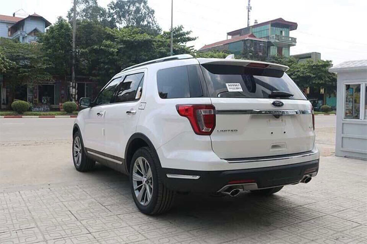 Một nhân viên bán hàng của đại lý Ford cho biết, số lượng Explorer 2018 được đưa về cũng đều là xe của những khách hàng đã đặt cọc trước. Nếu ở thời điểm này khách hàng đặt mua Ford Explorer 2018 thì cũng sẽ phải đợi và cũng chưa có câu trả lời chính xác về thời điểm nhận xe.