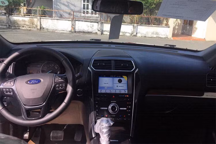 Xe tiếp tục được trang bị động cơ xăng tăng áp 2.3L Ecoboost 4 xylanh thẳng hàng, sản sinh công suất cực đại 273 mã lực tại 5.600 vòng/phút và mô-men xoắn tối đa 420 Nm tại 4.000 vòng/phút. Kết hợp với hộp số tự động 6 cấp SelectShift là hệ thống dẫn động 2 cầu chủ động toàn thời gian 4WD và các tính năng hỗ trợ offroad...