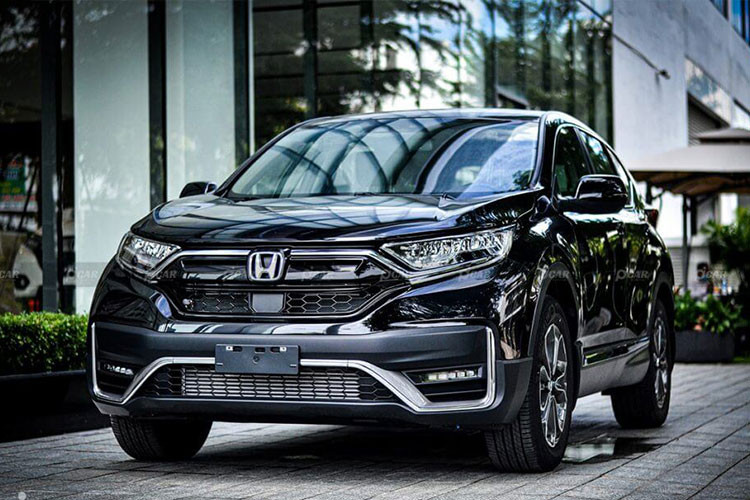  Honda CR-V Dòng xe đang có mức giảm giá lớn nhất phân khúc CUV cỡ C ở thời điểm hiện tại chính là Honda CR-V. Theo đó, mẫu xe này đang được hãng giảm trực tiếp 150 triệu đồng tiền mặt vào giá xe. Cộng thêm chính sách hỗ trợ 50% lệ phí trước bạ từ Chính phủ và các quà tặng từ Nhà Phân phối, tổng giá trị ưu đãi ước tính lên tới gần 200 triệu đồng.