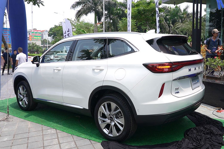 Xe được trang bị động cơ hybrid, là sự kết hợp giữa máy xăng 1.5L và mô-tơ điện, cho tổng công suất 243 mã lực, mô-men xoắn 530 Nm. Cỗ máy lai này chỉ tiêu thụ hết 5,5 lít/100km đường hỗn hợp, ghi nhận thấp nhất nhóm xe CUV cỡ C ở thời điểm hiện tại.