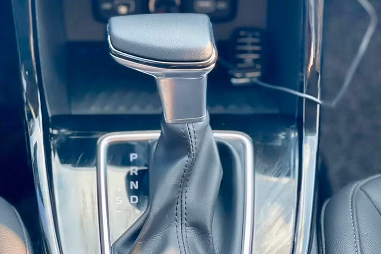 Hyundai Creta 2022 được trang bị động cơ Smartstream 1,5 lít mới sản sinh công suất 115 mã lực và mô-men xoắn 144 Nm đi kèm hộp số iVT. Mẫu SUV này có 4 chế độ lái: Eco/Comfort/Smart/Sport và 2 chế độ địa hình: Cát/Bùn.