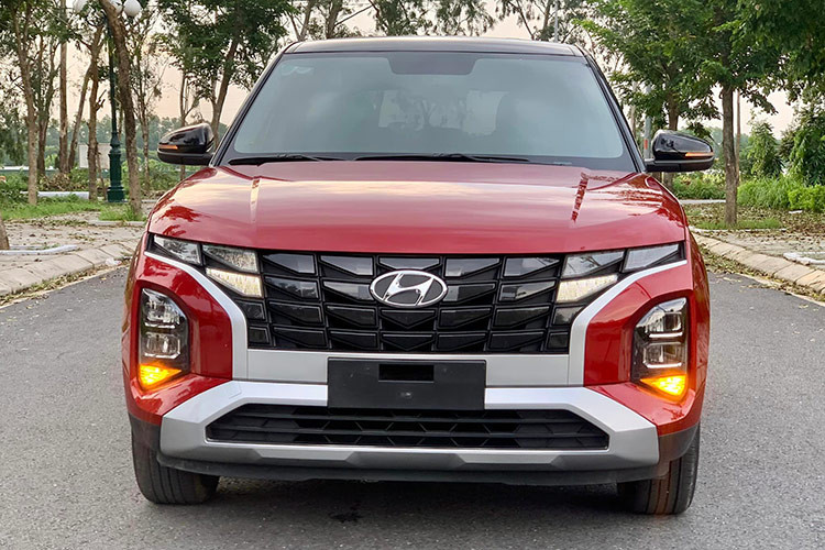 Trong khi đó, chiếc SUV Hyundai Creta chạy 2 năm trong bài viết này được chủ nhân chào bán với giá chỉ hơn 500 triệu đồng. Như vậy sau chỉ 2 năm sử dụng, người bán đã chấp nhận mức khấu hao lên tới hơn 200 triệu đồng, một số tiền không nhỏ.