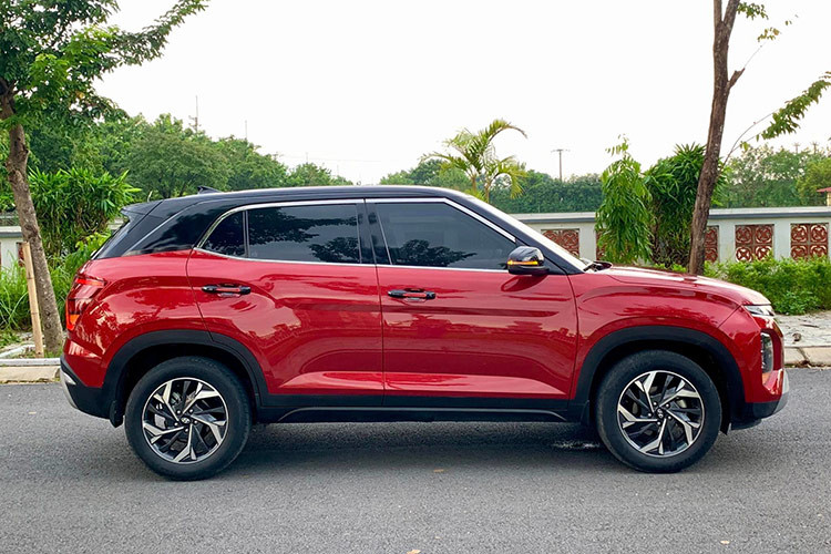 Trang bị an toàn sẽ là yếu tố phân tách bản Cao cấp của Hyundai Creta 2022 với bản tầm trung. Đó chính là gói công nghệ Smartsense gồm các tính năng hấp dẫn như phòng tránh va chạm trước FCA, phòng tránh va chạm điểm mù BCA, hỗ trợ giữ làn đường LFA, hỗ trợ phòng tránh va chạm phía sau RCCA.