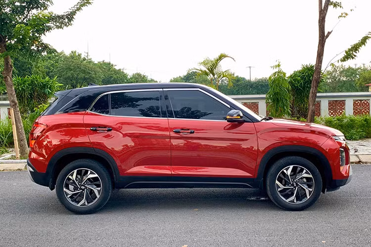 Trang bị an toàn sẽ là yếu tố phân tách bản Cao cấp của Hyundai Creta 2022 với bản tầm trung. Đó chính là gói công nghệ Smartsense gồm các tính năng hấp dẫn như phòng tránh va chạm trước FCA, phòng tránh va chạm điểm mù BCA, hỗ trợ giữ làn đường LFA, hỗ trợ phòng tránh va chạm phía sau RCCA.