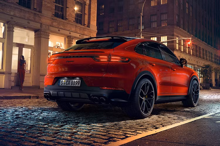 Xe dự kiến có mặt trên thị trường ngay từ quý III năm nay và được lắp ráp tại nhà máy Leipzig, Đức. Đối thủ cạnh tranh trực tiếp của Cayenne Coupe sẽ là BMW X6 và Mercedes-Benz GLE Coupe. Mức giá xe Porsche Cayenne coupe khởi điểm từ 146.662 Euro.