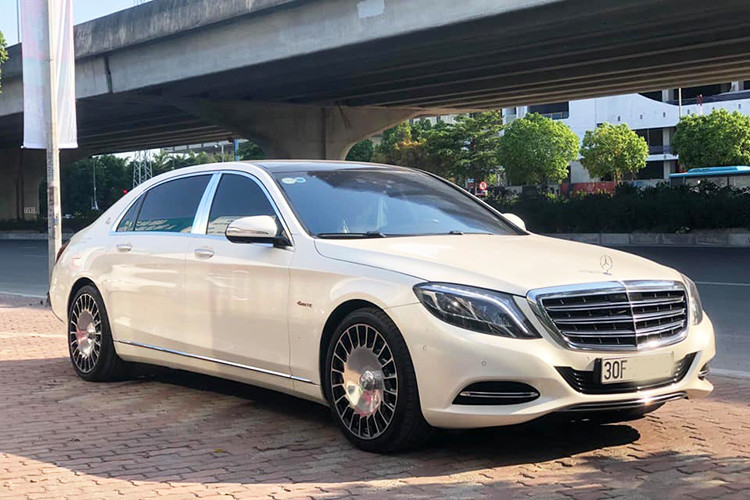 Mẫu xe sang Mercedes-Maybach S400 4Matic được xem như "át chủ bài" trong việc hoàn thành mục tiêu hay thậm chí vượt doanh số 180 đến 200 chiếc Maybach của Mercedes-Benz Việt Nam đề ra khi ra mắt vào năm 2017. Tại thị trường Việt Nam, những chiếc S400 4Matic mới được xem là rẻ nhất dòng Mercedes-Maybach.