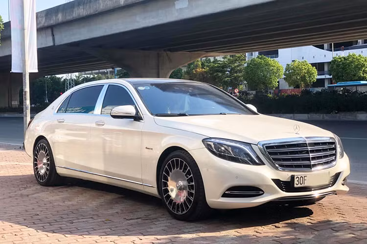 Mẫu xe sang Mercedes-Maybach S400 4Matic được xem như "át chủ bài" trong việc hoàn thành mục tiêu hay thậm chí vượt doanh số 180 đến 200 chiếc Maybach của Mercedes-Benz Việt Nam đề ra khi ra mắt vào năm 2017. Tại thị trường Việt Nam, những chiếc S400 4Matic mới được xem là rẻ nhất dòng Mercedes-Maybach.