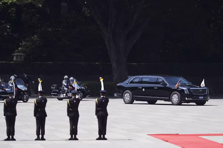 Sau khi siêu xe Cadillac The Beast 2.0 thế hệ mới "chậm chân" đến Việt Nam trong sự kiện Hội nghị thượng đỉnh Mỹ - Triều lần 2 ở Hà Nội vào hồi đầu năm nay, cuối cùng The Beast 2.0 cũng đã xuất hiện lần đầu tiên tại một nước Châu Á khi có mặt trong đoàn hộ tống Tổng thống Donald Trump sang thăm Nhật Bản từ ngày 25/5.