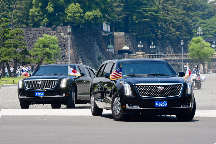 The Beast 2.0 mới sở hữu động cơ diesel tăng áp V8 5.0l trong khi người tiền nhiệm được trang bị động cơ diesel tăng áp Duramax V8 6.6l, xe đạt tốc độ tối đa giới hạn ở mức 90 km/h. Với trọng lượng lên đến 9 tấn, Sở mật vụ Mỹ phải sử dụng máy bay vận tải cỡ lớn C-17 Globemaster để vận chuyển The Beast 2.0 và mỗi lần chuyên chở chỉ được 2 chiếc.