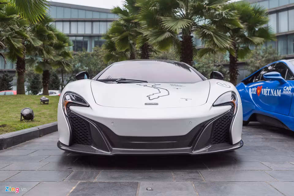 Trước đó, các thành viên của hành trình siêu xe Car &amp; Passion đã hoàn thành chặng Hà Nội - Sapa vào ngày 5/3, sau đó tập kết tại một khách sạn để tiếp tục chặng 2 từ Hà Nội đi Ninh Bình.