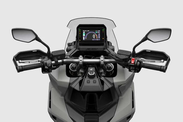 Tổng cộng có 25 bộ phận trên thân xe được làm từ nhựa tái chế và vật liệu sinh khối. Yên xe có độ cao 820 mm giúp tăng cường khả năng xử lý, trong khi tay lái đặt ở độ cao 920 mm giúp người điều khiển có tầm nhìn tốt hơn.