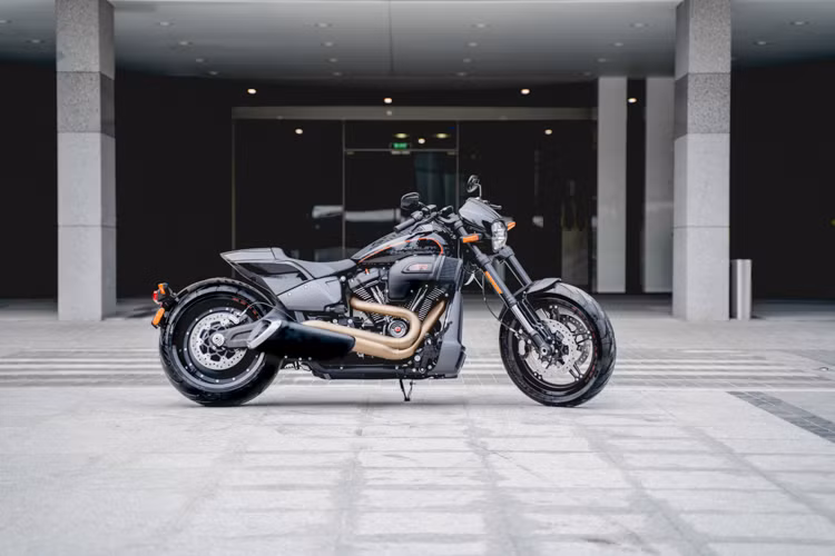 Harley-Davidson tại Việt Nam mới đây đã cho ra mắt loạt xe môtô mới đời 2019 tới thị trường trong nước. Trong đó, mẫu xe tâm điểm thu hút sự chú ý của những người đam mê môtô phân khối lớn thương hiệu Mỹ lần này chính là chiếc xe Harley-Davidson FXDR 114 mới.