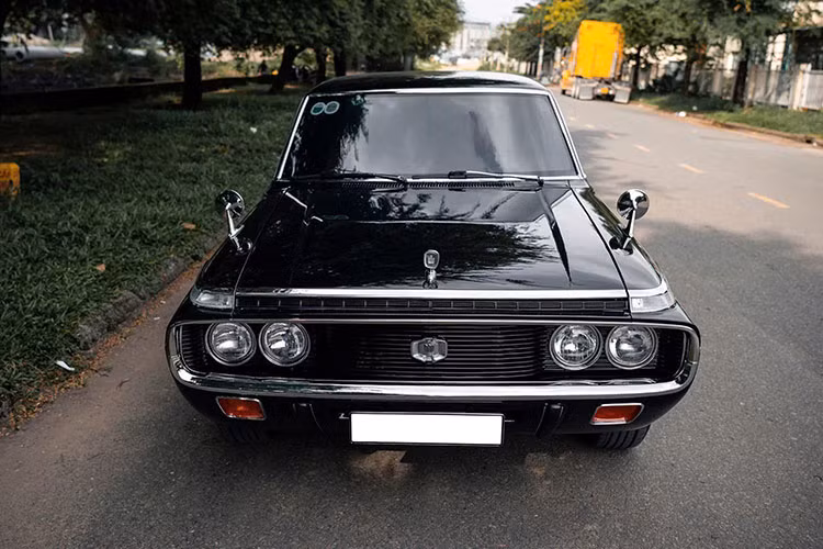 Toyota Crown 1972 tại Việt Nam không chỉ được "hồi sinh" mà còn trở thành biểu tượng của sự giao thoa giữa giá trị lịch sử và nhu cầu hiện đại. Đây là minh chứng cho niềm đam mê và tài năng của các thợ độ xe Việt Nam cũng như tình yêu với những giá trị cổ điển trường tồn qua thời gian. 