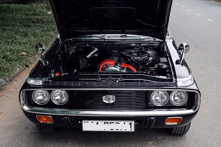 Sau khi hoàn thiện, chiếc Toyota Crown 1972 đã đăng kiểm thành công và sẵn sàng sử dụng hàng ngày. Đây được xem là chiếc sedan Toyota Crown huyền thoại hiếm hoi, có tuổi đời hàng chục năm vẫn còn lăn bánh ngon lành và đầy đủ giấy tờ hợp lệ đang hiện hữu.