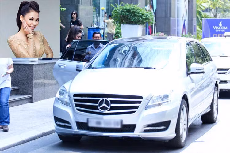 Chiếc xe sang Mercedes-Benz R300 từng thuộc sở hữu của nhà ca sĩ Thu Minh mới đây đã được đưa ra xe chuyên dụng để chở từ TPH CM về Hà Nội. Chiếc xe được mua từ một người chơi và kinh doanh xe hơi.
