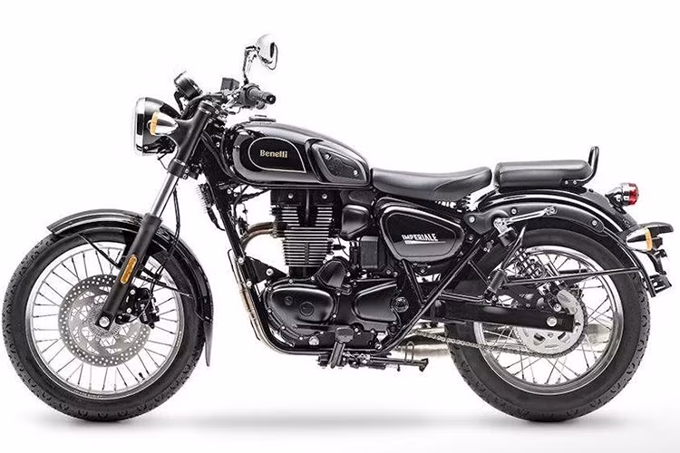 Bù lại, mô-men xoắn cực đại đạt tới 28Nm tại 3.500v/ph. Động cơ này cũng có thiết kế đẹp mắt với bưởng máy được đánh bóng, gợi nhớ về một mẫu xe hoài cổ khác là KawasakI Estrella 250. Cũng theo đại diện của Benelli cho hay, mẫu xe này sau khi thử nghiêm cũng đã đáp ứng các tiêu chuẩn an toàn khắt khe của châu Âu.