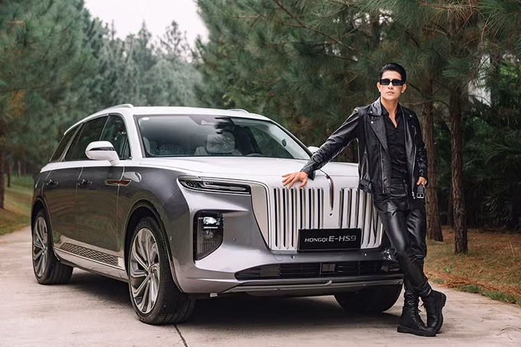 Như đã biết, Hongqi E-HS9 chạy điện là phiên bản sản xuất hàng loạt của concept E115 đã ra mắt tại thị trường nội địa Trung Quốc lẫn quốc tế thông qua Triển lãm Ô tô Frankfurt và Thành Đô trong lần lượt tháng 9 và tháng 11 năm 2019. Sau khi chính thức bán ra thị trường, nó sẽ trở thành mẫu SUV đắt giá nhất của thương hiệu Hồng Kỳ hiện tại. Mới đây, mẫu xe này đã chính thức có mặt tại Việt Nam.
