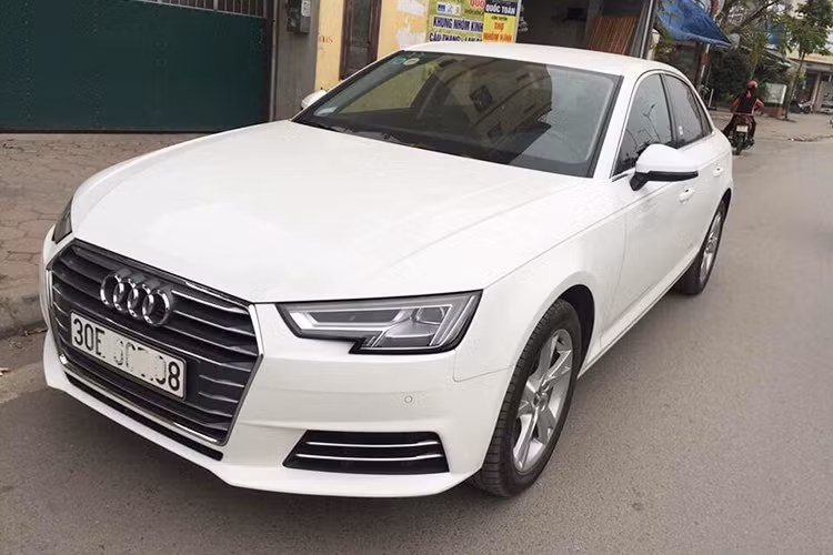 Mẫu xe sang Audi A4 thế hệ hiện hành được Audi Việt Nam giới thiệu ra thị trường lần đầu vào năm 2015. Phiên bản Audi A4 2016 so với thế hệ trước vẫn sở hữu thiết kế với "phom" cũ. Nói cách khác, chiếc xe không có một sự "đột phá" hoàn toàn về thiết kế, thay vào đó chỉ có kiểu dáng "tiến hóa" từ thế hệ trước.