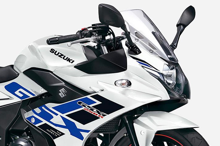 Ngoài ra, Suzuki GSX-250R còn được trang bị tiêu chuẩn giảm xóc trước ống lồng, giảm xóc đơn phía sau, kẹp phanh trước 2 piston, kẹp phanh sau 1 piston đi kèm ABS 2 kênh và bộ vành đúc đa chấu kích thước 17inch.