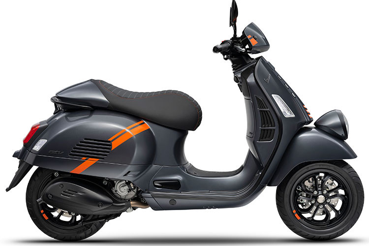 Màn hình LCD kỹ thuật số mới cho phép hiển thị nhiều thông tin hơn về hành trình (tốc độ tối đa, tốc độ trung bình, mức tiêu thụ nhiên liệu tức thời, mức tiêu thụ nhiên liệu trung bình, trạng thái ac-quy).