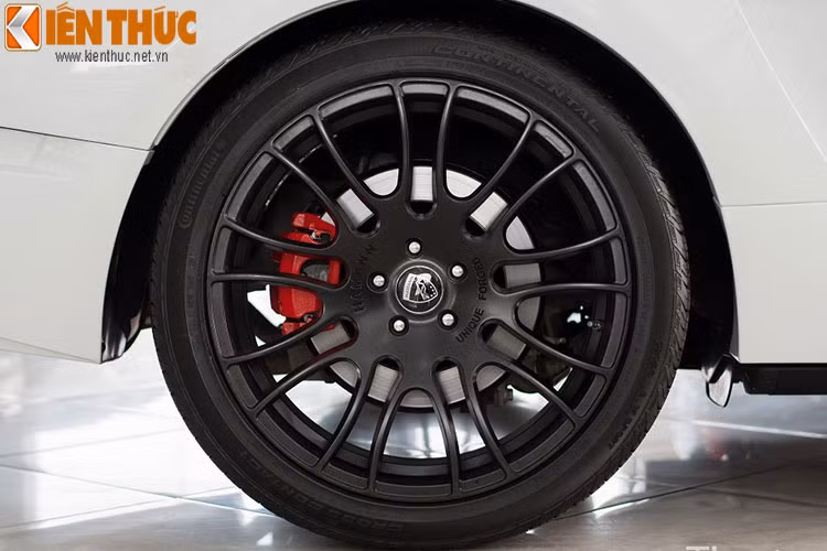 Bộ vành 23 inch đặc trưng của Hamann cũng xuất hiện, đi kèm lốp thể thao Continental kích thước 305/50/23.