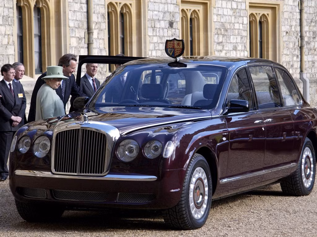 Chiếc Bentley State Limousine được hãng sản xuất tặng cho Nữ hoàng năm 2002 nhân dịp kỷ niệm 50 năm trị vì của bà. Xe không được được dùng cho lễ cưới nhưng phục vụ nhiều sự kiện của Hoàng gia. Có hai chiếc Bentley State Limousine trong gara của hoàng gia, mỗi chiếc có giá 13,4 triệu USD.