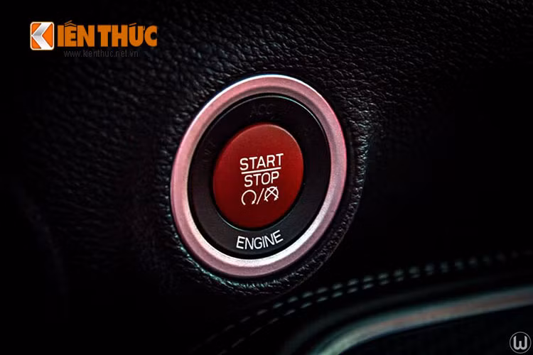 Như vậy 3 dòng xe cao cấp nhất trong giới xe cơ bắp Mỹ là; Chevrolet Camaro, Ford Mustang GT, Dodge Challenger SRT Hellcat 2015 đều đã về Việt Nam. Được biết, chiếc Dodge Challenger SRT Hellcat đầu tiên về Việt Nam này có mức giá lên đến hơn 6 tỷ đồng.