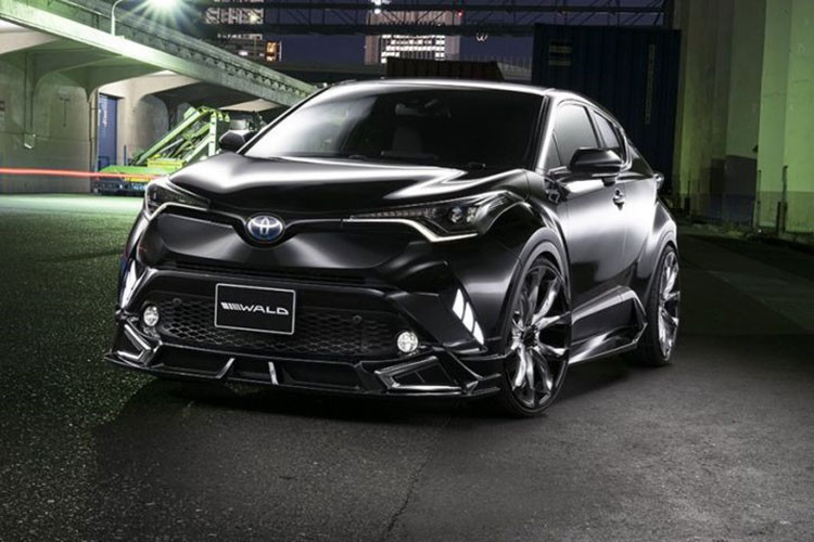 Toyota C-HR là chiếc crossover được yêu thích tại nhiều thị trường trên thế giới hiện nay. Tại Việt Nam, mẫu xe này được nhập về với dạng tư nhân với giá bán khoảng 1,8 tỷ đồng.