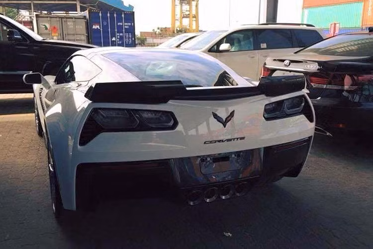 Theo thông số của nhà sản xuất GM khi công bố mẫu xe này thì nó được trang bị phanh carbon gốm Brembo, lốp Michelin Pilot Sport Cup2 và các trang bị khí động học tối ưu nhất... còn sở hữu bộ la-zăng 5 chấu kép hợp kim mạ chrome sáng bóng, hệ thống ống xả 4 nòng cực kì ấn tượng.