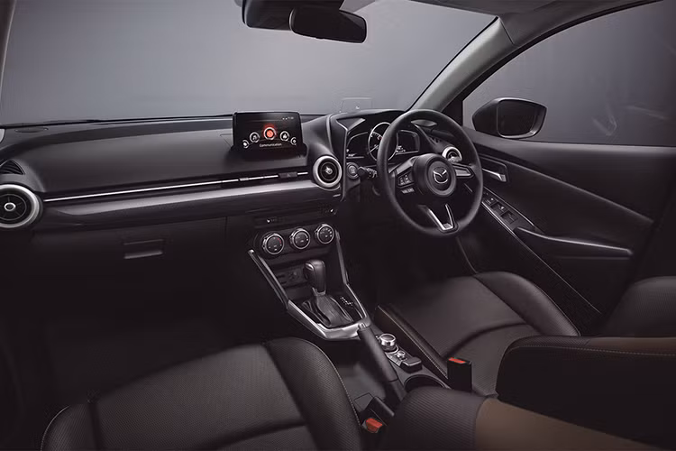 So với ngoại thất, nội thất của Mazda2 2019 thay đổi ít hơn với màu và những chi tiết ốp trang trí mới. Đặc biệt, hệ thống thông tin giải trí Mazda Connect hiện đã hỗ trợ Apple CarPlay và Android Auto cho phép kết nối với điện thoại thông minh. Cũng theo hãng Mazda, nội thất của Mazda2 mới còn được cách âm tốt hơn nên yên tĩnh hơn trước.