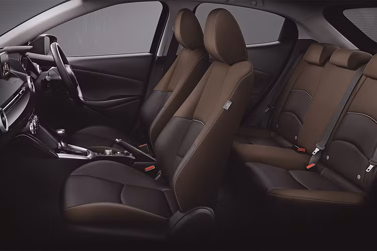 Những thay đổi khác bên trong mẫu xe Mazda2 2019 mới sẽ bao gồm hệ thống treo cải tiến, mang đến cảm giác lái êm ái hơn, và hệ thống điều hướng mô-men xoắn G-Vectoring Control Plus (GVC Plus) nâng cấp.