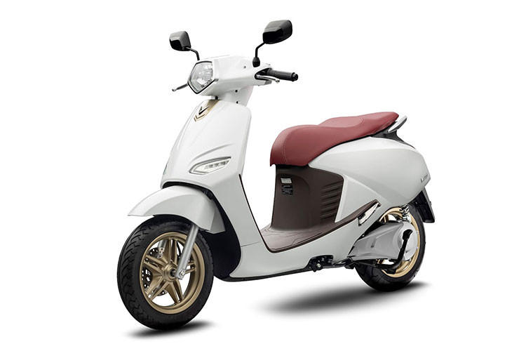 Giá xe Vinfast Vento tại Việt Nam là 56.350.000 đồng (đã có VAT, chưa bao gồm pin) kèm chính sách thuê bao pin hấp dẫn. Theo đó, khách hàng có thể sử dụng gói thuê bao pin linh hoạt với mức cước 199,000 đồng/ tháng cho quãng đường tối đa là 500km hoặc gói thuê bao pin cố định giá 350,000 đồng/ tháng, không giới hạn km.