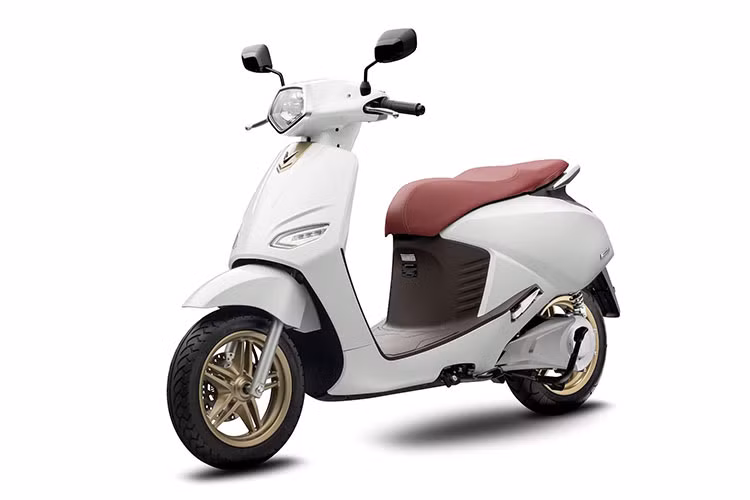 Giá xe Vinfast Vento tại Việt Nam là 56.350.000 đồng (đã có VAT, chưa bao gồm pin) kèm chính sách thuê bao pin hấp dẫn. Theo đó, khách hàng có thể sử dụng gói thuê bao pin linh hoạt với mức cước 199,000 đồng/ tháng cho quãng đường tối đa là 500km hoặc gói thuê bao pin cố định giá 350,000 đồng/ tháng, không giới hạn km.