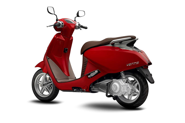 Với hình thức thuê pin linh hoạt, khách hàng sẽ không tốn chi phí sửa chữa, bảo dưỡng, thay vào đó VinFast sẽ chịu toàn bộ rủi ro về pin trong quá trình dùng xe của khách hàng