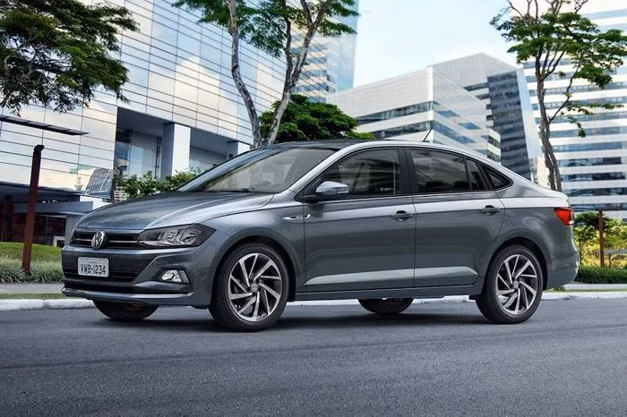 Volkswagen vừa hé lộ sẽ tung ra một mẫu xe sedan hạng B giá mềm dành cho các nước đang phát triển dưới tên gọi Virtus. Mới đây tại thị trường Brazil, mẫu xe Volkswagen Virtus 2018 mới đã được chính thức công bố. Về cơ bản, Virtus chính là phiên bản sedan của chiếc hatchback Polo thế hệ thứ 6 được Volkswagen giới thiệu hồi đầu năm nay.