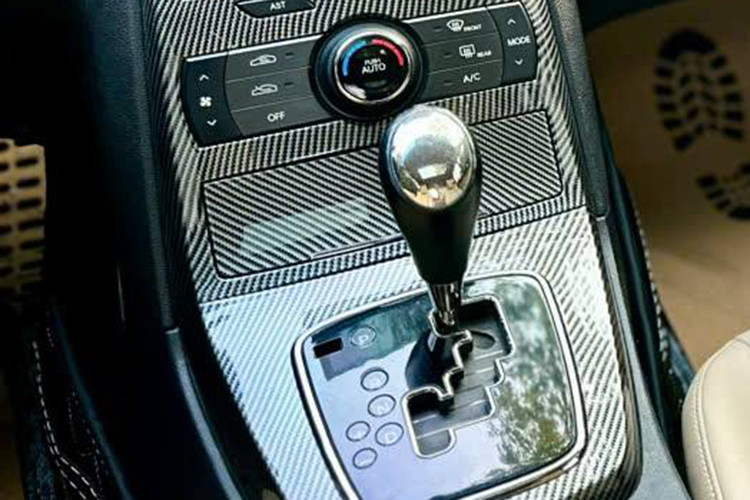 Tuy nhiên, do là mẫu xe có tuổi đời hơn một thập kỷ, mức tiêu hao nhiên liệu của Genesis Coupe cũng là yếu tố người mua cần cân nhắc. Theo đánh giá từ các chủ sở hữu, xe tiêu thụ trung bình khoảng 17 - 20 lít/100 km ngay cả khi động cơ được bảo dưỡng tốt.