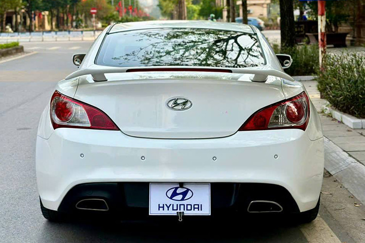 Với mức giá lên tới 1 tỷ đồng vào năm 2010, Hyundai Genesis Coupe từng là một lựa chọn đáng giá trong phân khúc xe thể thao hai cửa dành cho những khách hàng trẻ trung, doanh nhân hay các tay chơi mới...