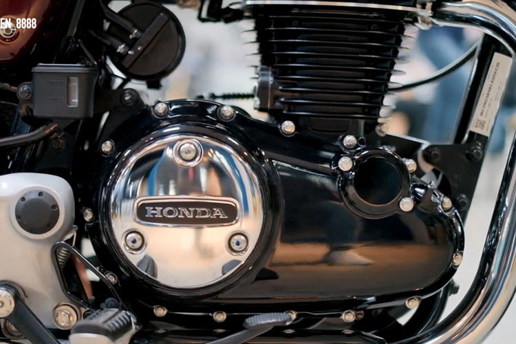 Dung tích xy-lanh của chiếc xe là 348cc với hệ phun xăng điện tử PGM-FI cho ra sức mạnh 21 mã lực tại 5.500 vòng tua/phút và mô-men xoắn cực đại đạt 30 Nm tại 3.000 vòng/phút.