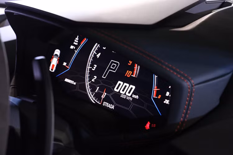 Xe được trang bị khối động cơ V10, hút khí tự nhiên, dung tích 5,2 lít khi lắp trên Lamborghini Hurcan Evo tạo ra công suất tối đa 640 mã lực tại tua máy 8.000 vòng/phút và mô-men xoắn cực đại 600 Nm tại tua máy 6.500 vòng/phút giống như phiên bản hiệu suất cao Lamborghini Hurcan Performante. 