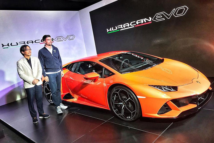 Lý do là đất nước Thái Lan có mức thuế đánh vào các dòng xe cao cấp như siêu xe rất cao, tương tự như Malaysia. Vì thế, nhiều người ước tính giá xe Lamborghini Huracan EVO 2020 ở Malaysia sẽ dao động từ 16 đến 17,3 tỷ đồng.