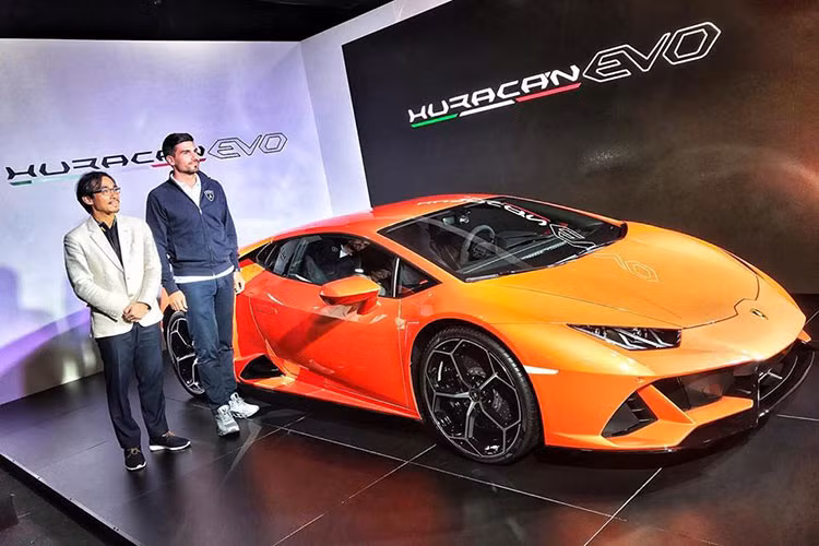Lý do là đất nước Thái Lan có mức thuế đánh vào các dòng xe cao cấp như siêu xe rất cao, tương tự như Malaysia. Vì thế, nhiều người ước tính giá xe Lamborghini Huracan EVO 2020 ở Malaysia sẽ dao động từ 16 đến 17,3 tỷ đồng.